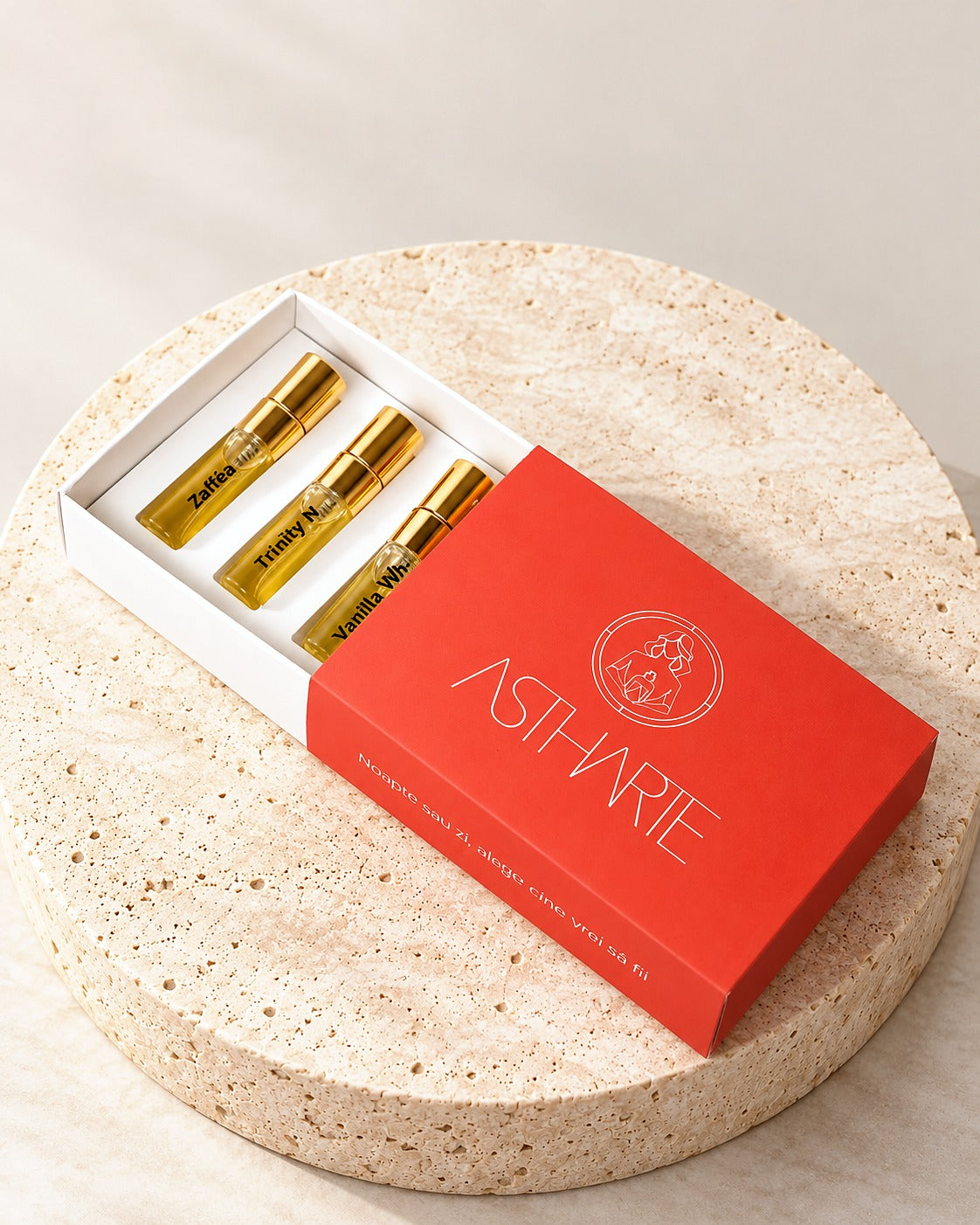 Discovery Box Astharte deschis, cu 4 flacoane de parfum de 3 ml