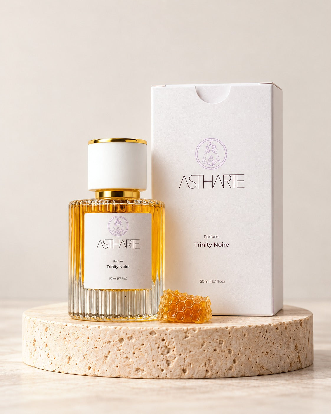 Parfum Trinity Noire Astharte 50 ml lângă cutia albă